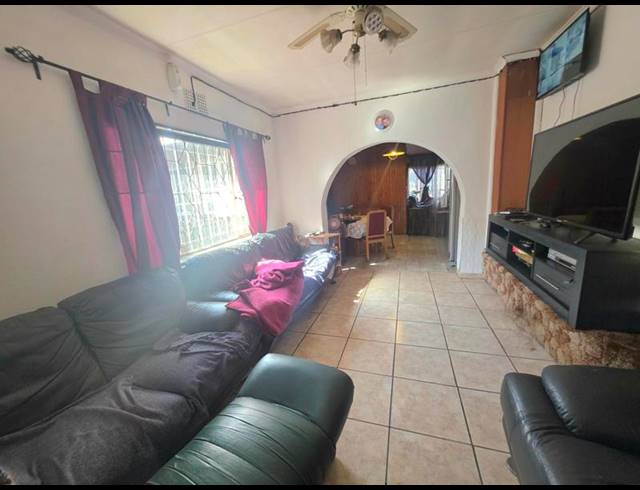 4 BEDROOM HOUSE FOR SALE IN VAN DYK PARK
